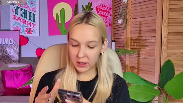 MaoqiBeverly's Live XXX Chat