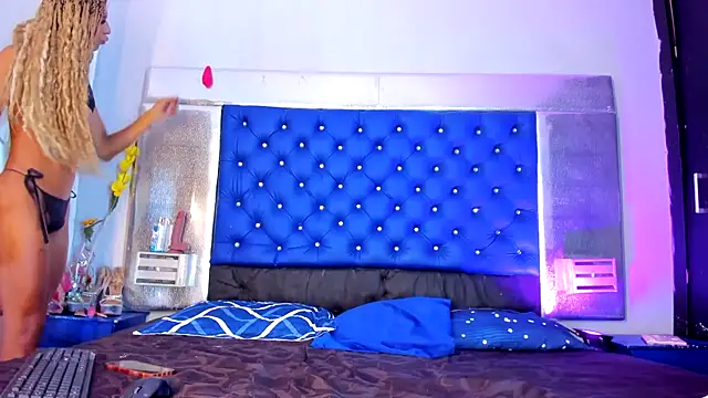 Ciara_HotTs Show in webcam