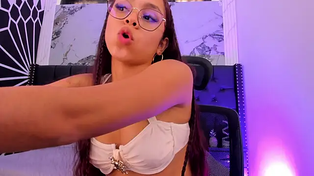 CarolineFyre Adlı Modelin Canlı XXX Sohbeti