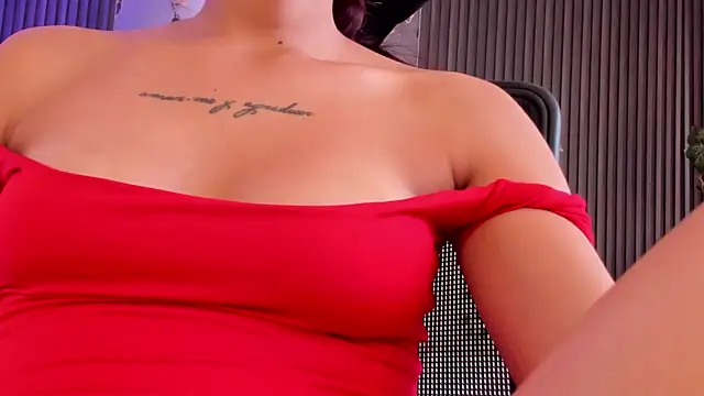 CarolineFyre Adlı Modelin Canlı XXX Sohbeti