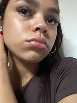 CarolineFyre Adlı Modelin Canlı XXX Sohbeti