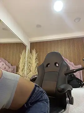 غرفة دردشة CarolineFyre المباشرة