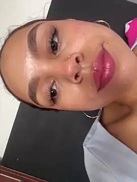 CarolineFyre Chat XXX live