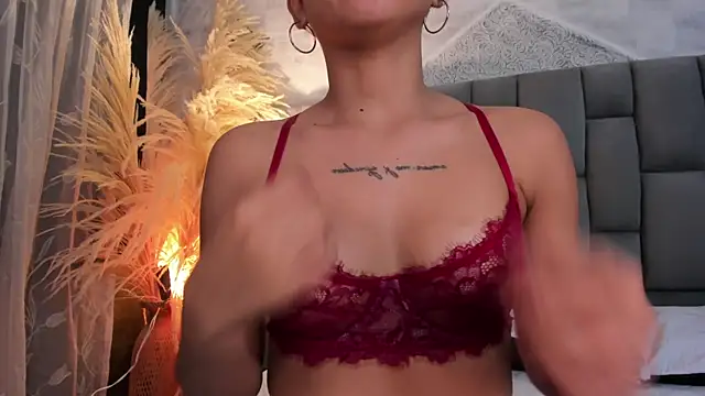 Chat +18 de CarolineFyre ao vivo