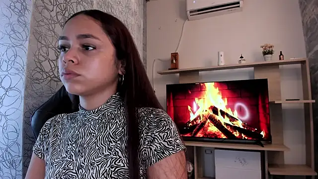 Chat +18 de CarolineFyre ao vivo