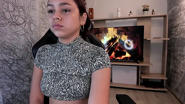 CarolineFyre Adlı Modelin Canlı XXX Sohbeti