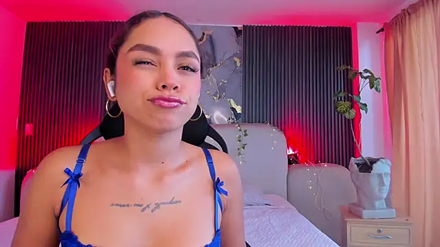 CarolineFyre XXX чат на живо