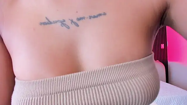CarolineFyre élő XXX-chatje