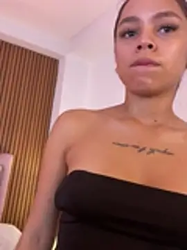 CarolineFyre Chat XXX in diretta