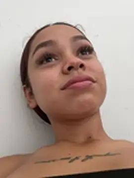 CarolineFyre Adlı Modelin Canlı XXX Sohbeti