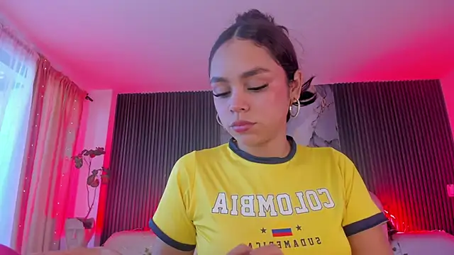 CarolineFyre's Live XXX Chat