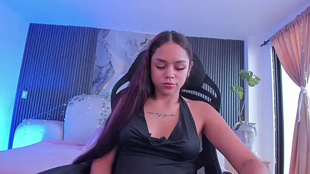CarolineFyre Chat XXX in diretta