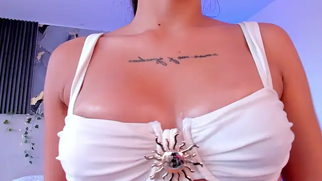Chat +18 de CarolineFyre ao vivo