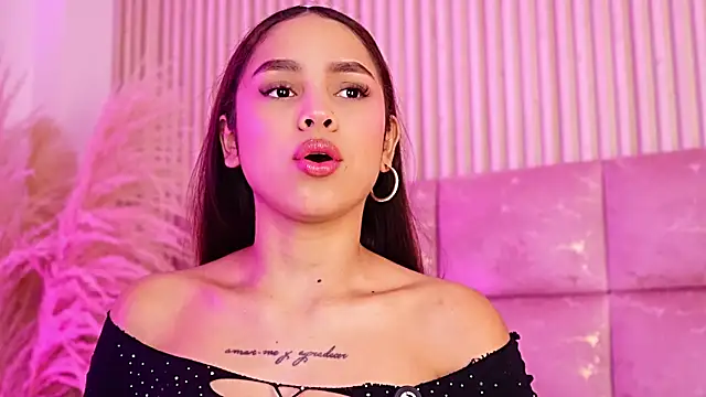 CarolineFyre's Live XXX Chat