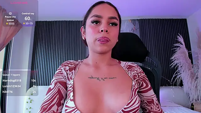 Chat XXX en directo de CarolineFyre