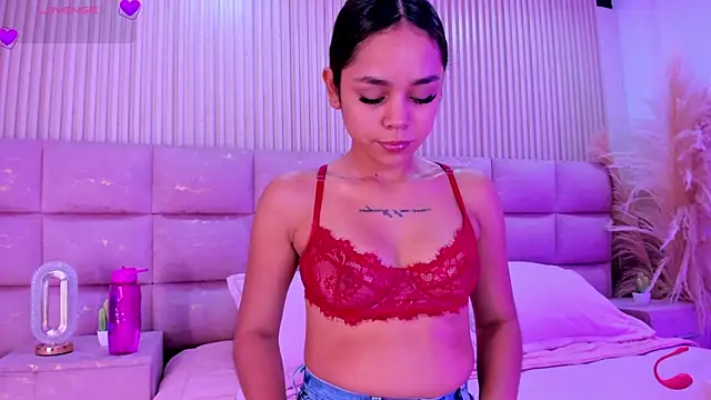 CarolineFyre live XXX chat