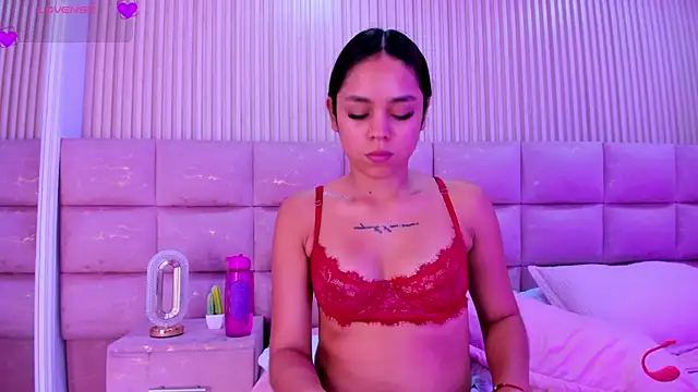 CarolineFyren Live XXX chat