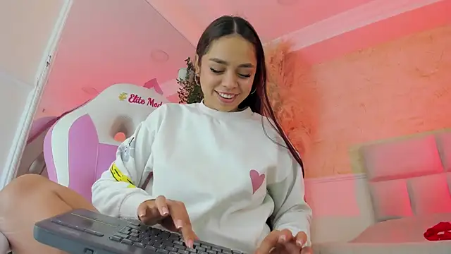 CarolineFyre's Live XXX Chat