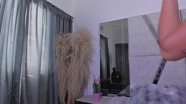CarolineFyreのライブXXXチャット