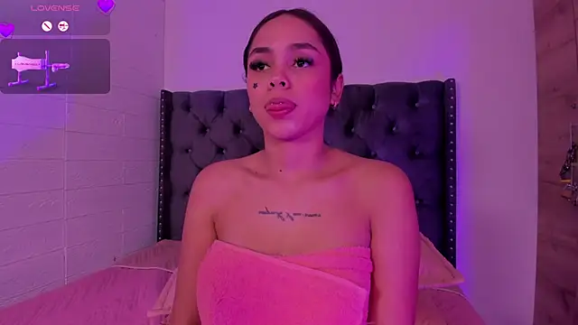 CarolineFyre's Live XXX Chat
