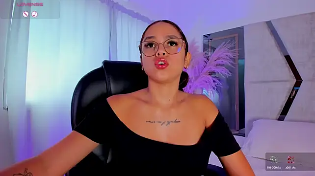 CarolineFyre's Webcam Show