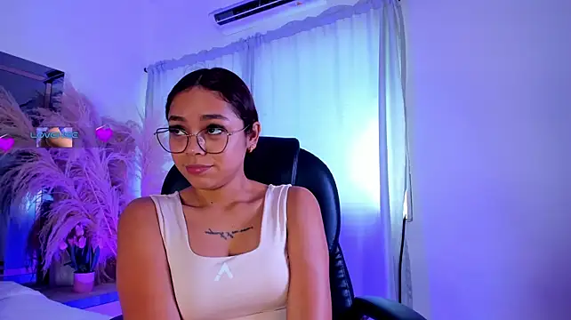 CarolineFyre's Webcam Show