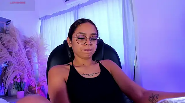 CarolineFyre Show in webcam