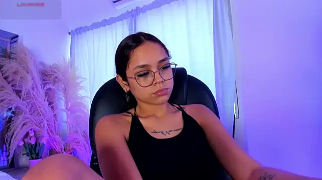 CarolineFyre Show in webcam