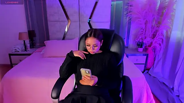 CarolineFyre's Webcam Show