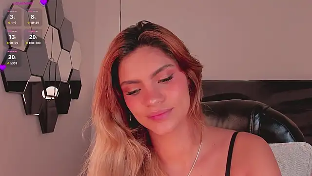 KyomiVelvet élő XXX-chatje