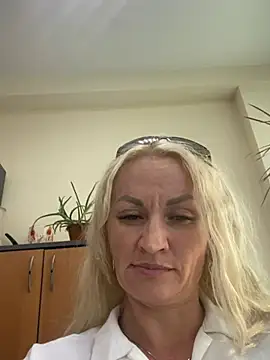 kira_saning's Live XXX Chat