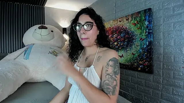 Magic_ivone Chat XXX in diretta