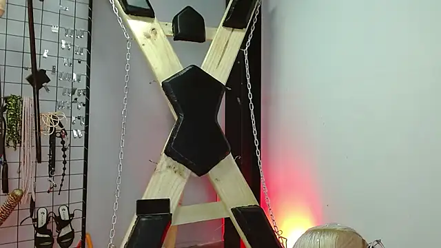 Pokazy przed kamerką – Hardcore_Room_Bdsm_