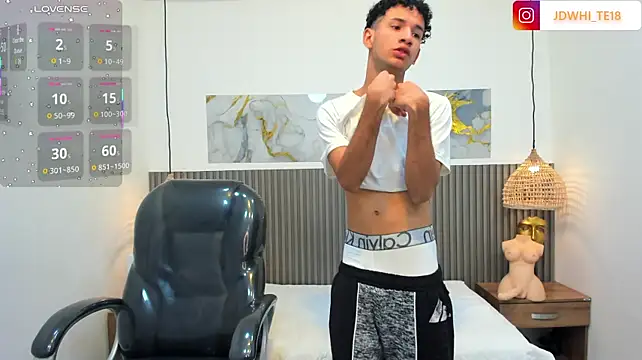 JDWhite18 Show in webcam