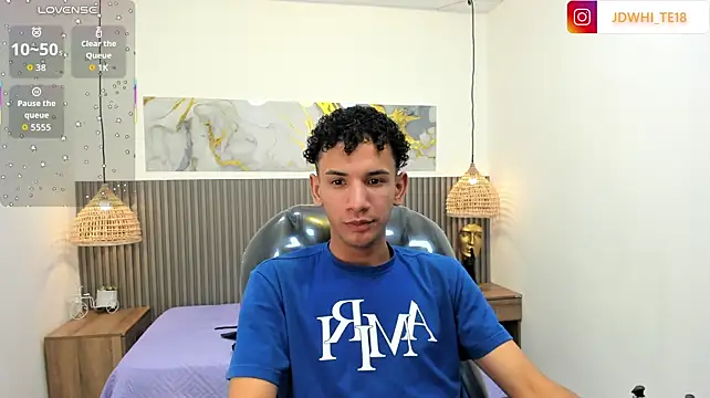 JDWhite18 Show in webcam