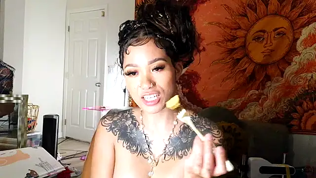 maciixbby লাইভ XXX চ্যাট