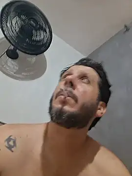 הופעת וובקאם של COROADOTADOCASADO