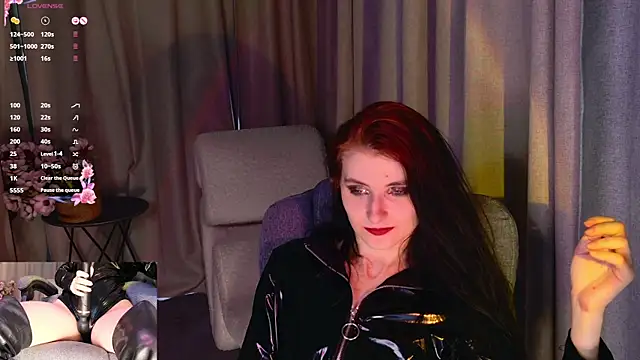NicoleLuxe Adlı Modelin Canlı XXX Sohbeti