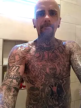 mrtattoo25: διαδικτυακό σόου στην κάμερα