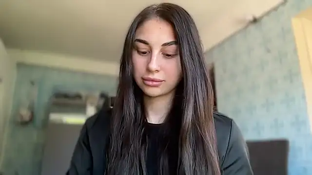Chat +18 de LiluMartiznir ao vivo