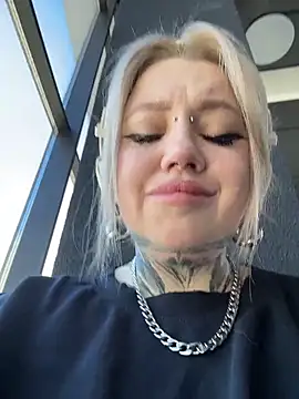 Pokazy przed kamerką – Chiibi