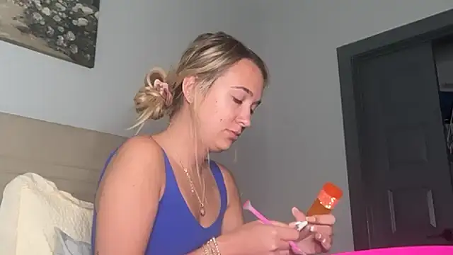 kelseyblu Show in webcam