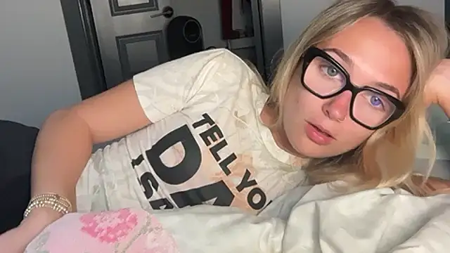 kelseyblu Show in webcam