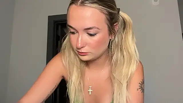 צ'אט XXX בשידור חי של kelseyblu