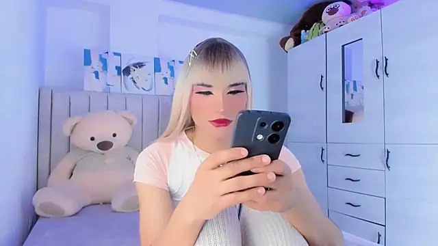 baby_cleo_ Show in webcam