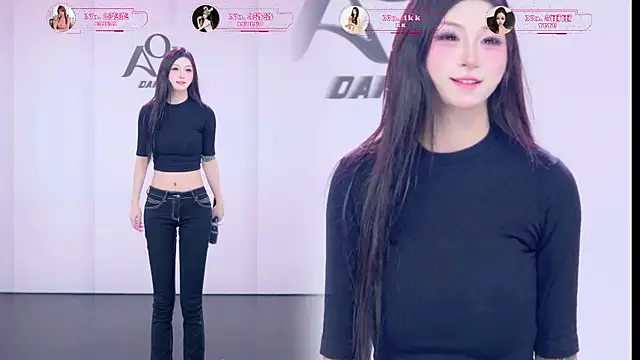 Show modela __AOA__ na web-kameri