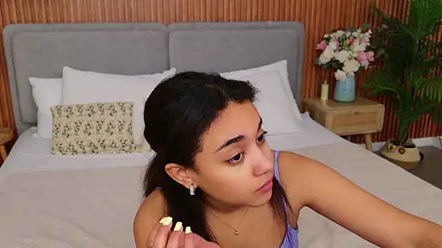 Luna_Cortier élő XXX-chatje