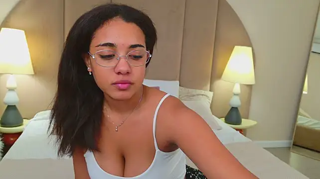 Chat XXX ao vivo de Luna_Cortier