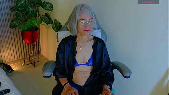 miss_monserrate01's Webcam Show
