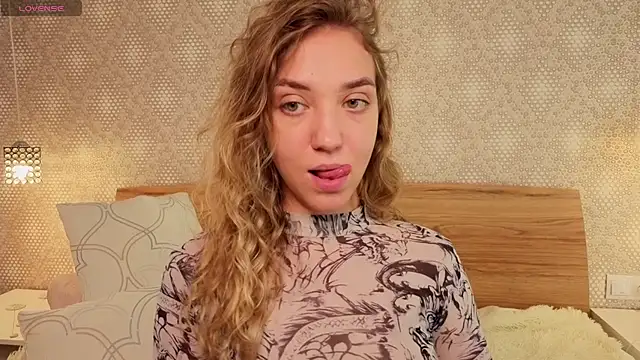 alice_charm_ Adlı Modelin Canlı XXX Sohbeti